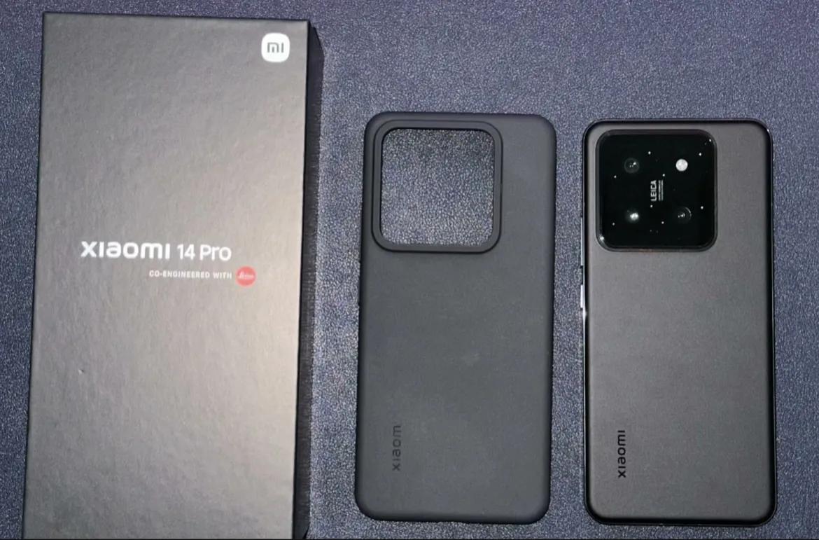 小米14pro，除了凶残还是凶残，“谨慎”入手：

1.小米一直很丑的屏幕R角，