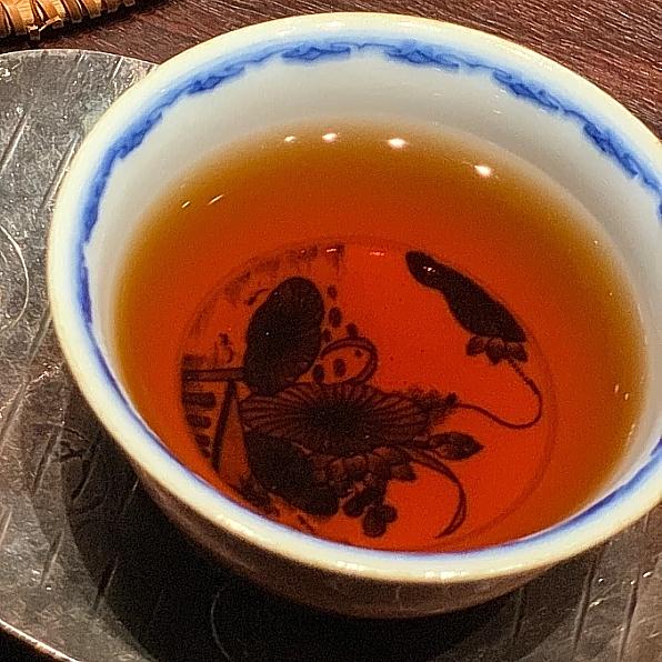 “以香遮臭”，茶界新势力，最近听说有人搞了个茉莉花普洱茶，后来又听说，市面上也有