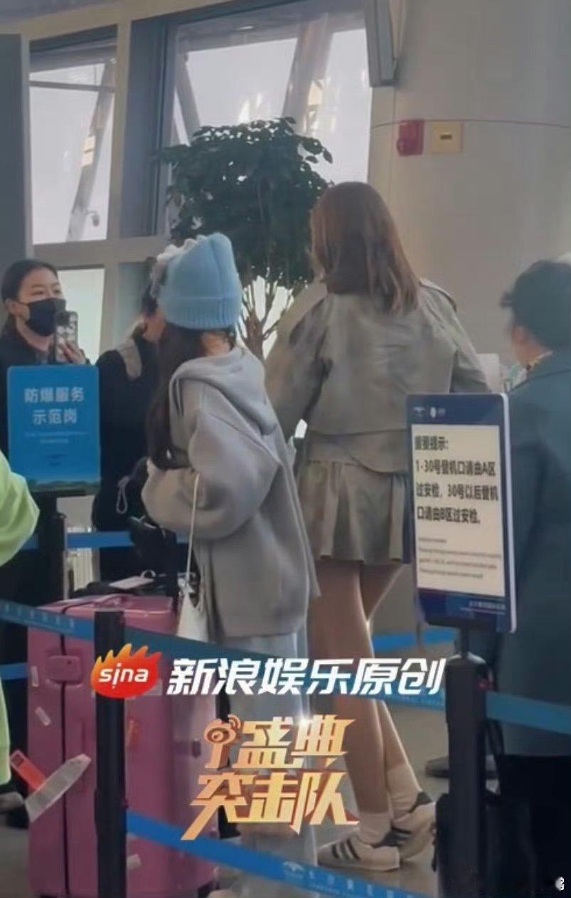 吴宣仪卡琳娜贴贴  吴宣仪卡琳娜身高差 卡琳娜的腿又长又直，这也太让人羡慕了，吴