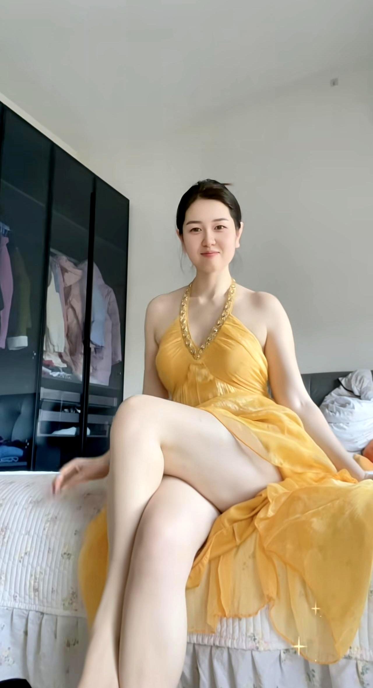 夏天一热，我也曾经一天炫好几根冰棍，冰可乐更是喝个不停，图的就是那一口痛快。
可