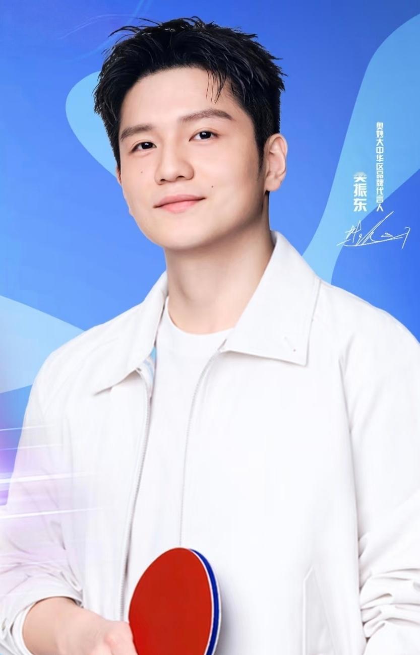 振东好会笑同样是笑每一种笑都有不一样的感觉，这张就淡淡的很云淡风轻