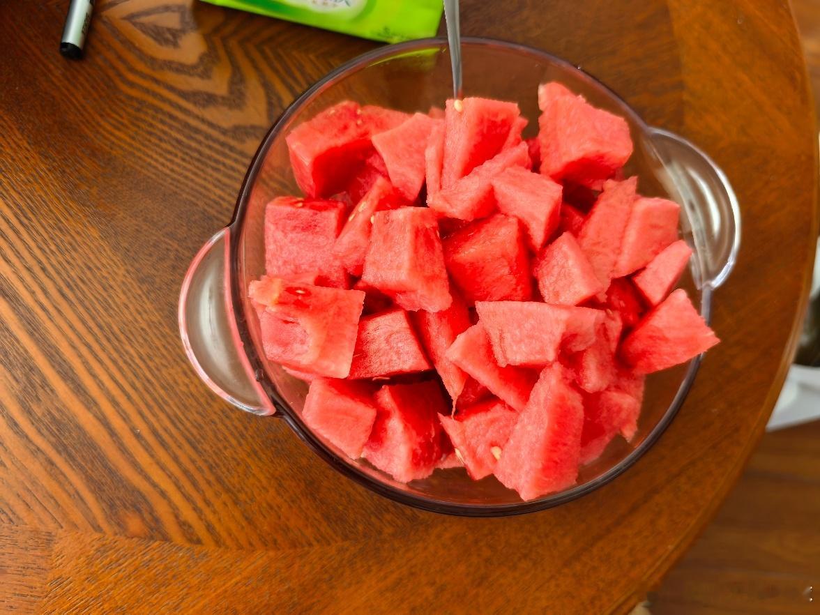 吹着空调来一碗西瓜🍉日子有盼头了 