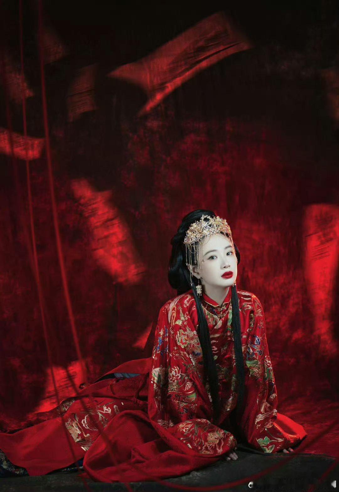 #于正为李梦新电影宣传#于还是太会宣传了哈哈哈！！表面说李梦的电影吓到他了要赔偿
