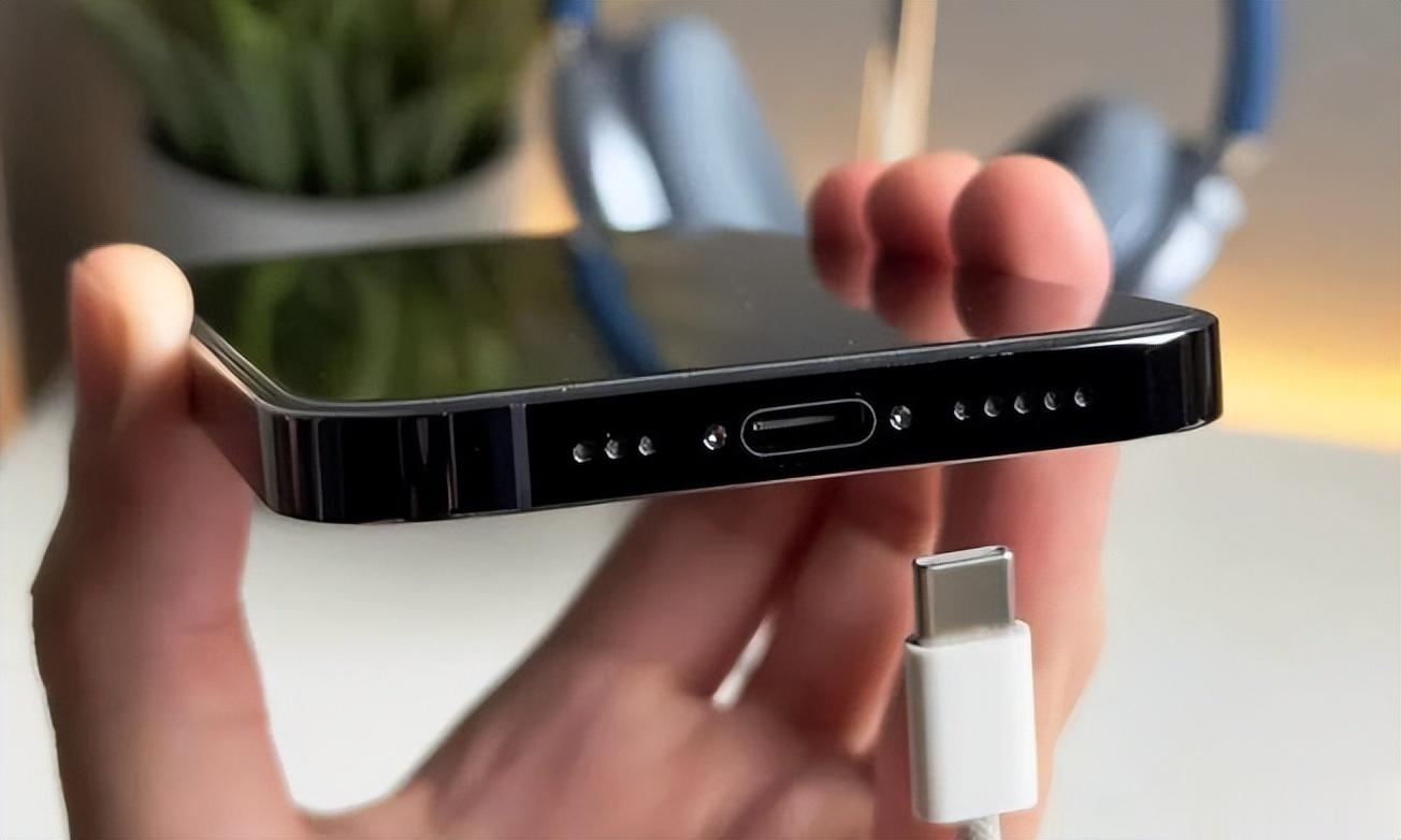即将发布的iPhone15系列会使用Type-C充电接口，这意味着安卓手机和苹果