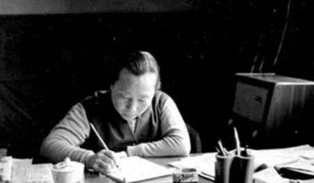 1951年于是之在舞台上饰演毛主席，毛主席观后专门托人向编剧转达：我有一条重要建