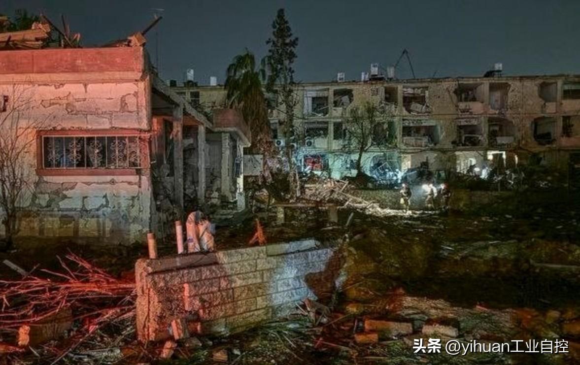 昨晚，以色列主要核设施所在地迪莫纳市被伊朗导弹命中，一枚重型导弹击中了以色列马赫