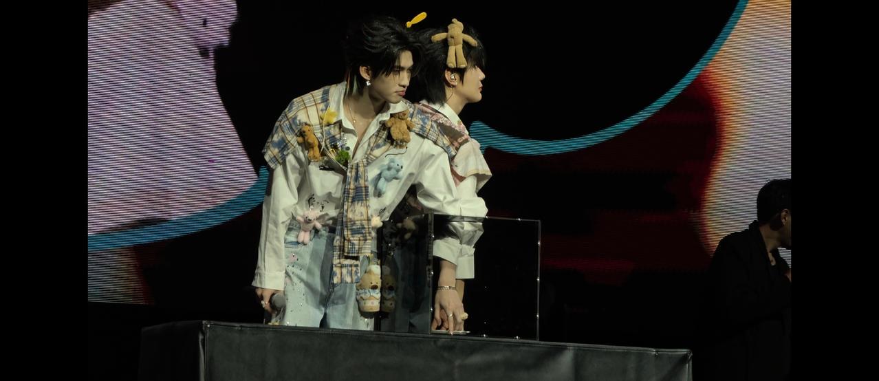 云熠星河超话 云熠星河 

想起来了，第1天演唱会的时候，他们去摸那个椰子肉，然