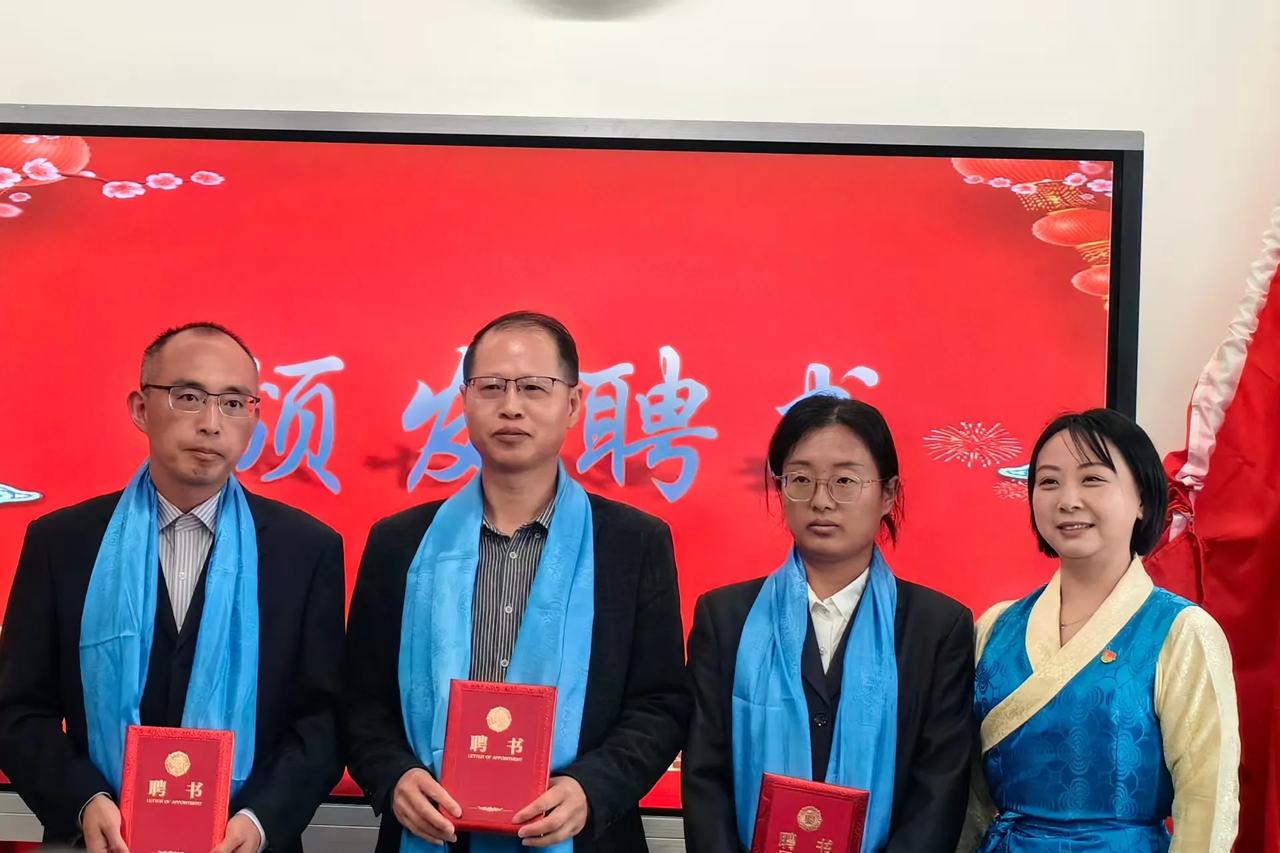以“青蓝”为誓  与雪域共生长
写在康定市藏文中学第二期“青蓝工程”启动之际
