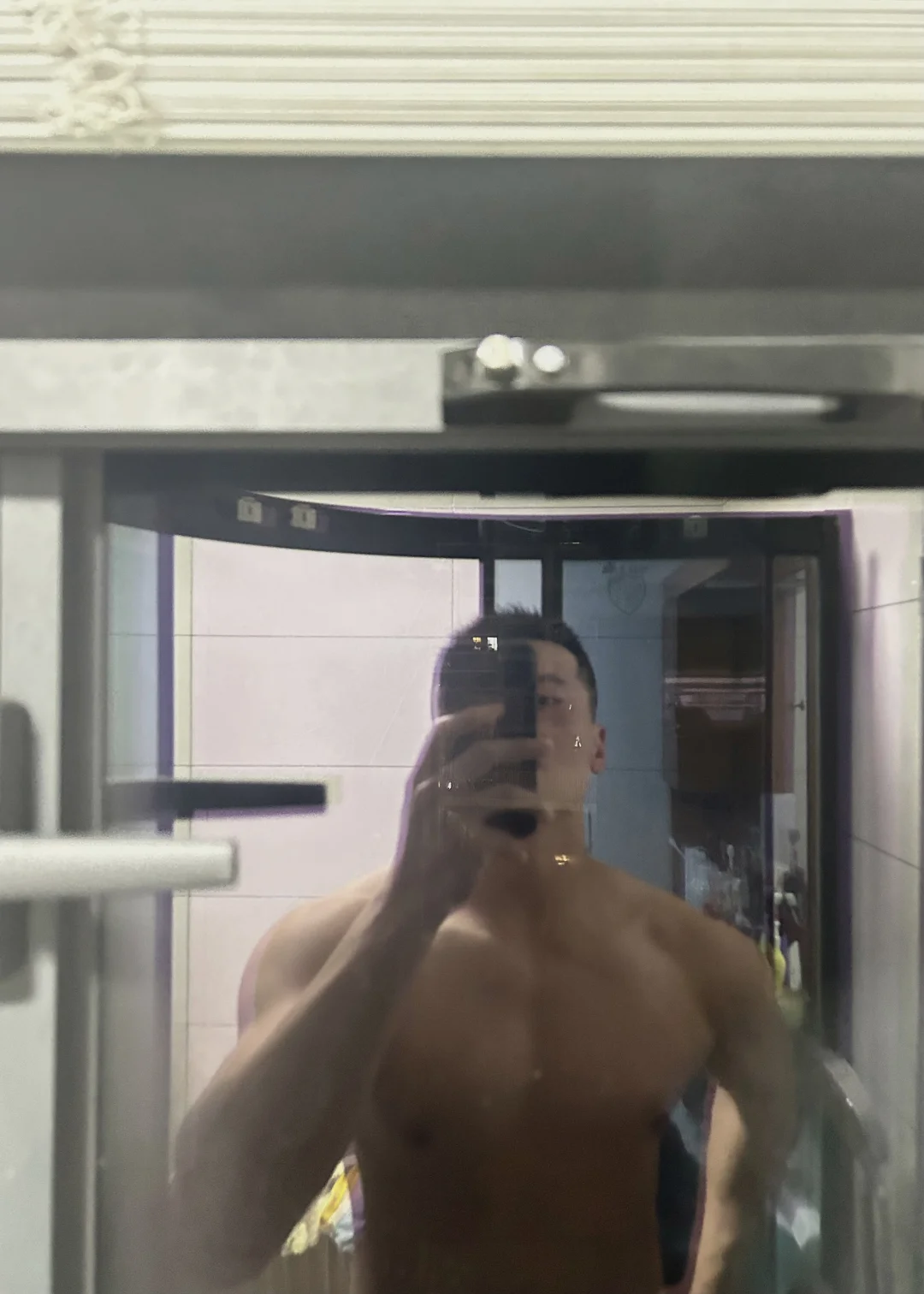 方形胸该怎么练？