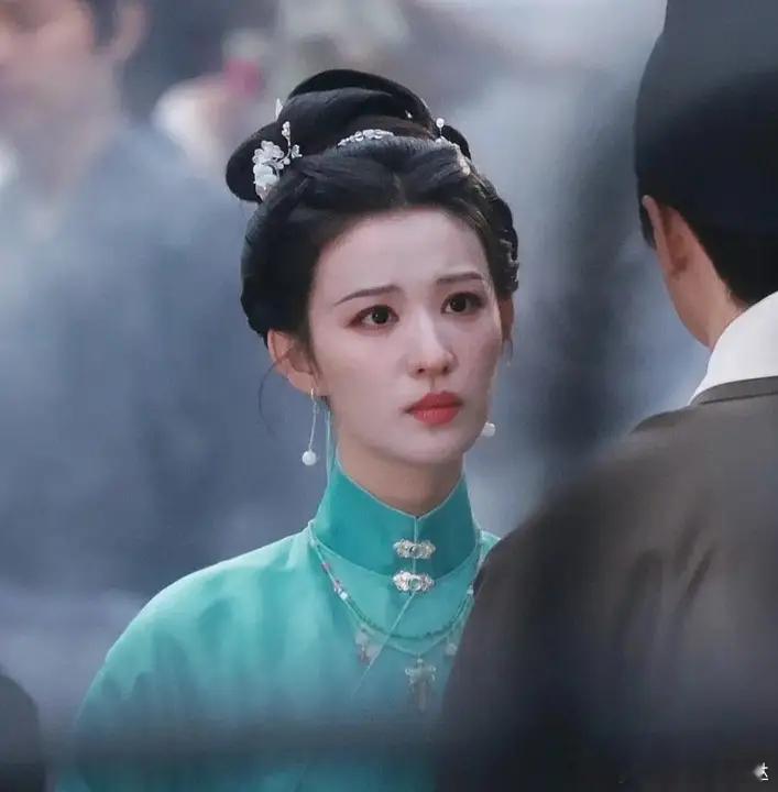 大家有没有发现现在内娱的女明星越来越不健康了赵露思病了、白鹿病了、迪丽热巴也病了