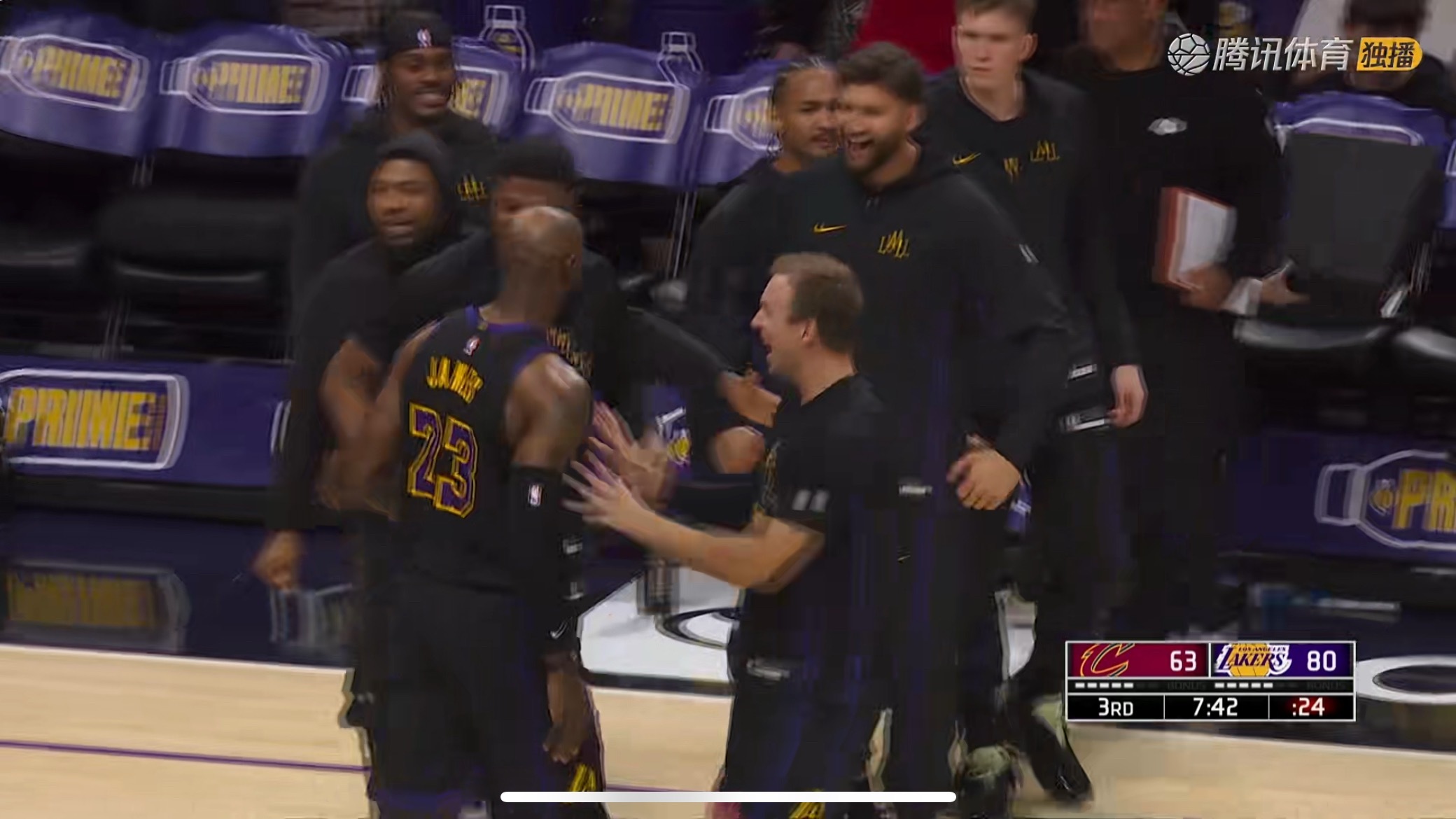 这41岁！？湖人领先17分！！骑士vs湖人