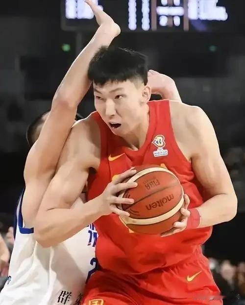 假如有周琦在，日本队的中锋霍金森还能得27分么？周琦能够完美克制霍金森的优势！