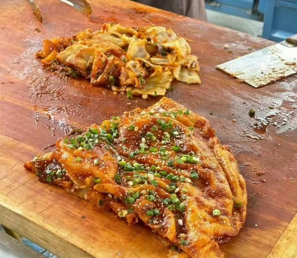 爱吃酱香饼的人天塌了塌，了吗？我一直很喜欢吃酱香饼，也好奇是怎么做的？这看了之后