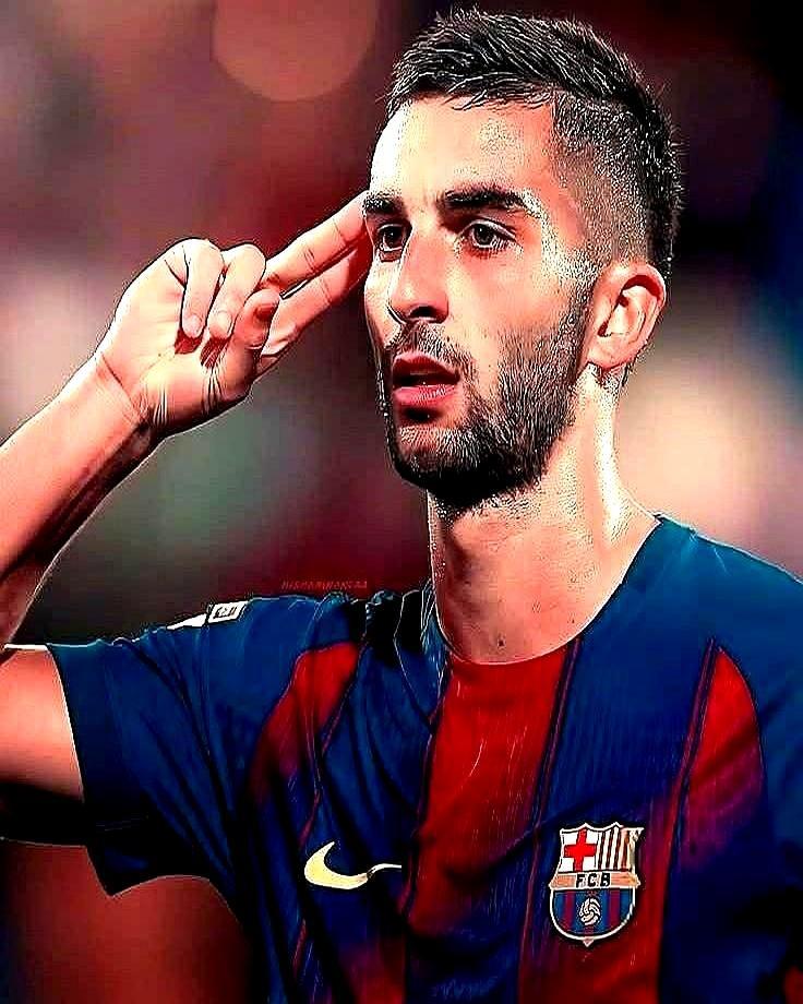 27场15球，巴萨锋线最稳的枪，居然是那个曾被骂“水货”的费兰·托雷斯。
 
两