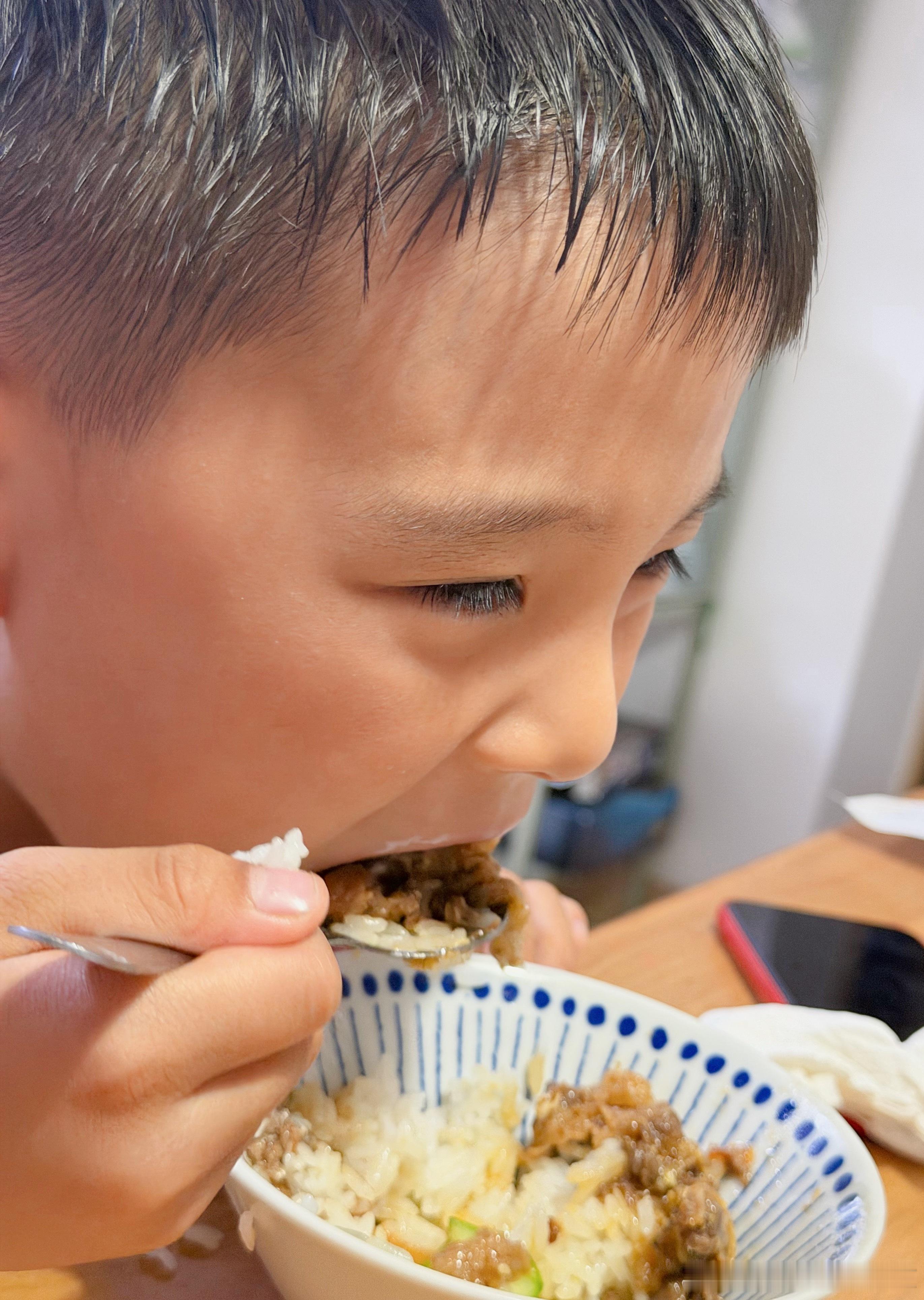 家人们我无敌了第一次做番茄肥牛成功！！看娃吃得香太开心了