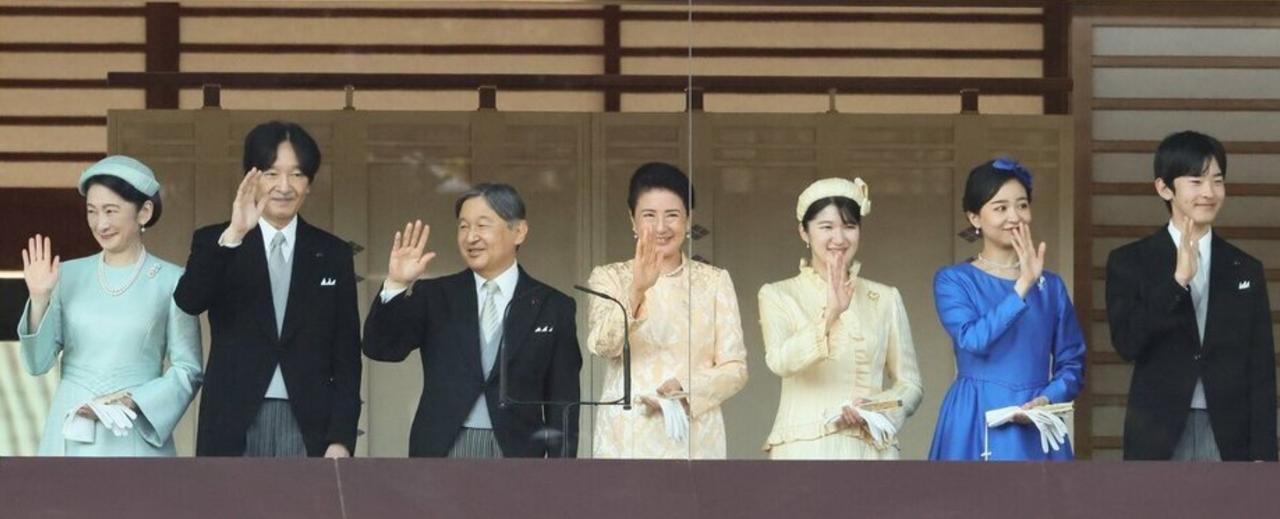 【彻底否定“象征天皇制”、罔顾“社会民意”的修订《皇室典范》今日开始生效。】10