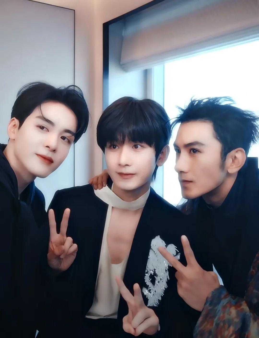 梦回莲花楼
[爱慕]成毅 是谁都会心动的程度 永远为之心动 入我夷门睡我夷神 带