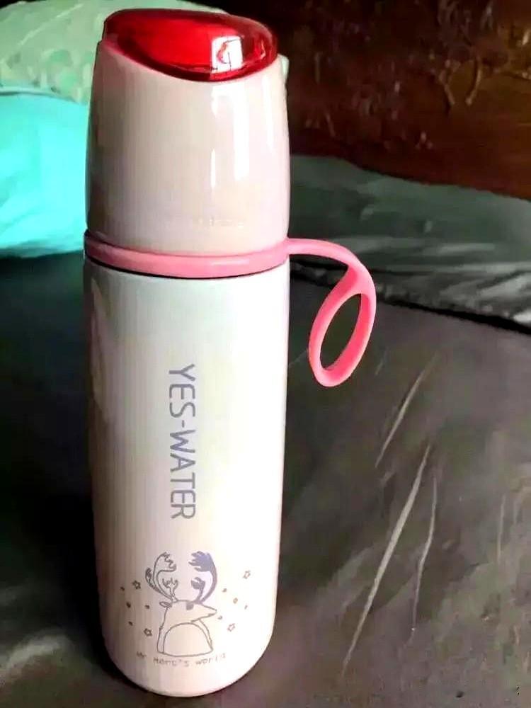 我最近注意到一件挺怪的事，我一个女同事这几个月上班，天天抱着保温杯不离手，隔一会