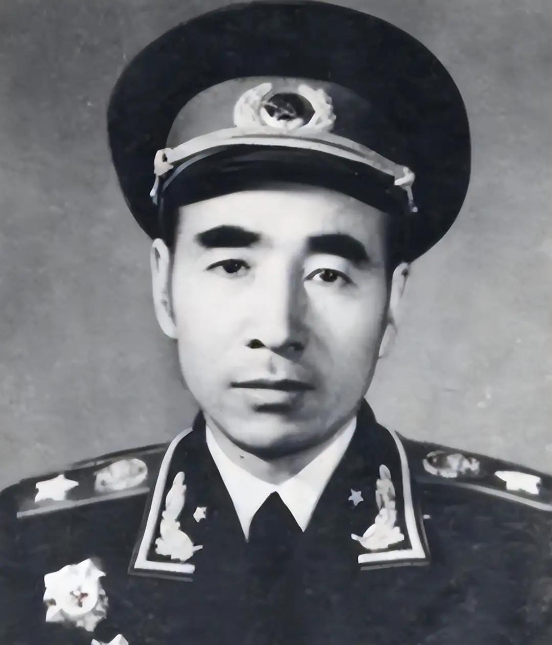 1941年蒋介石欲策反林彪，派出信使说服林彪，但是并没有成功。

蒋介石与林彪有