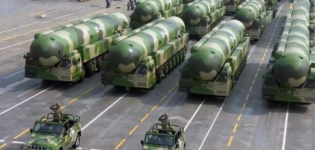 俄罗斯专家一句话炸了锅：“中国核武追上俄罗斯要10年，海军硬刚美国还得25年！”