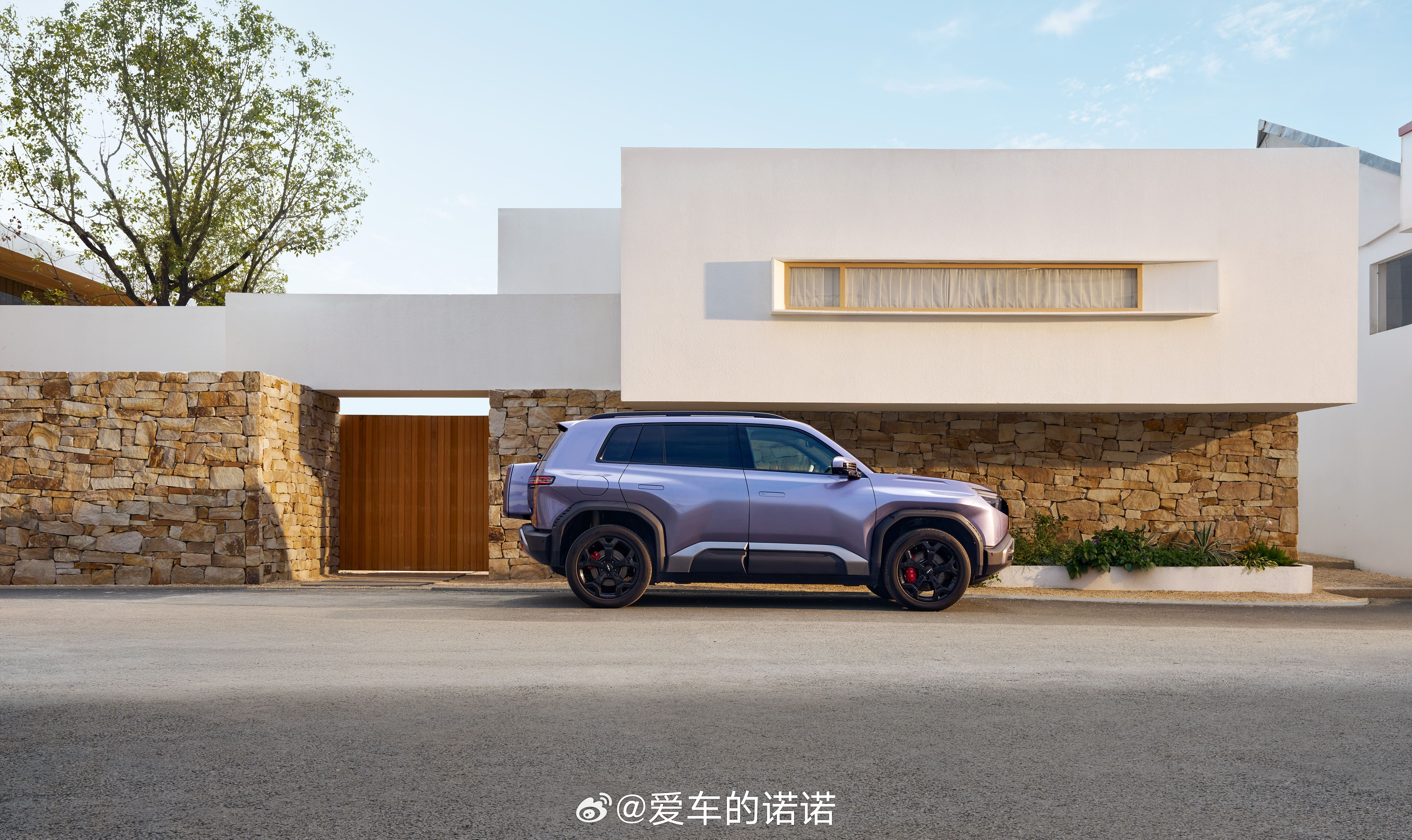 欢迎大家参加方程豹钛3的……车衣发布会……啊~不对啦~是首发二代刀片电池的闪充版