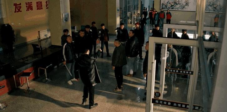 父母之爱子则为之扛下一切破大防了！万海明知是死局却义无反顾 ​​​