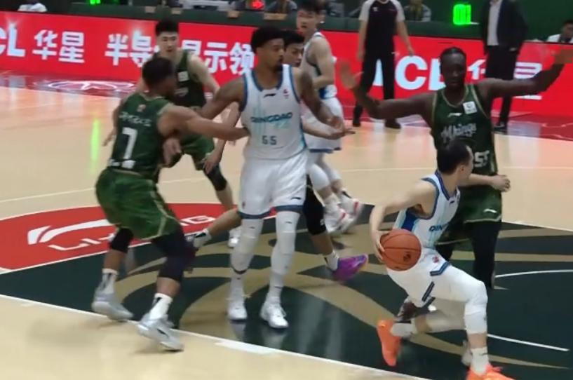 郭昊文5犯离场得11分，米奇、韦瑟斯庞两双，青岛男篮客场战胜同曦！北京时间202