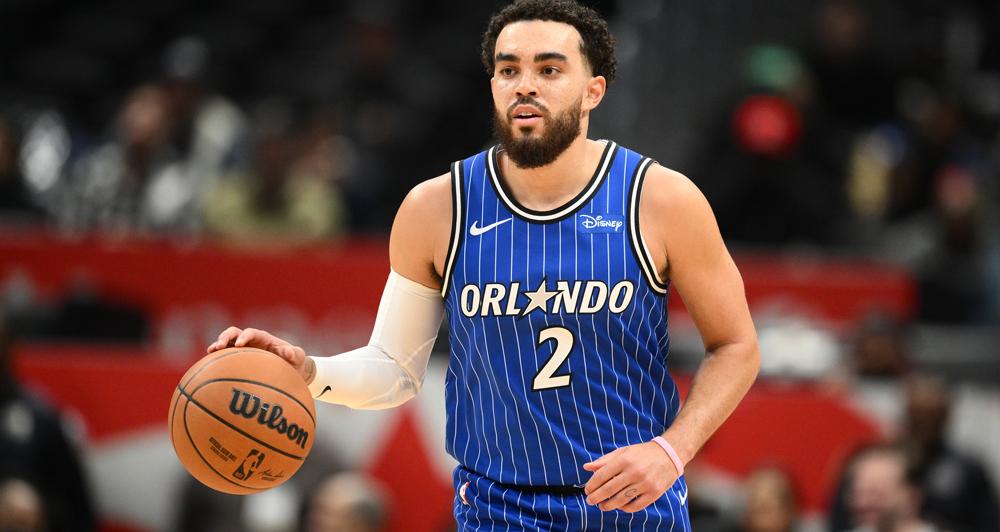 达拉斯独行侠用马拉基·布兰纳姆从夏洛特黄蜂交易来泰厄斯·琼斯。独行侠一直将琼斯作