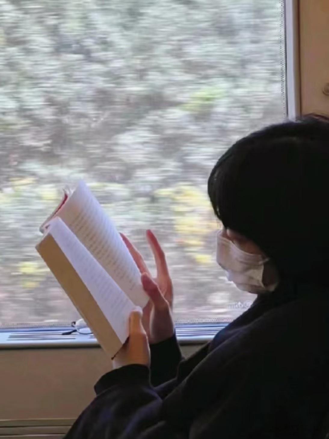 多读书真的会影响你的三观，真的很明显就能看出一个人的读书程度，很难想到二十岁左右