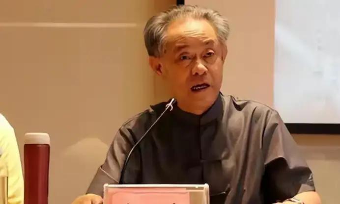 徐湖平被有关部门带走接受调查的消息出来后，网友们扒出了他那充满故事感的人生经历：