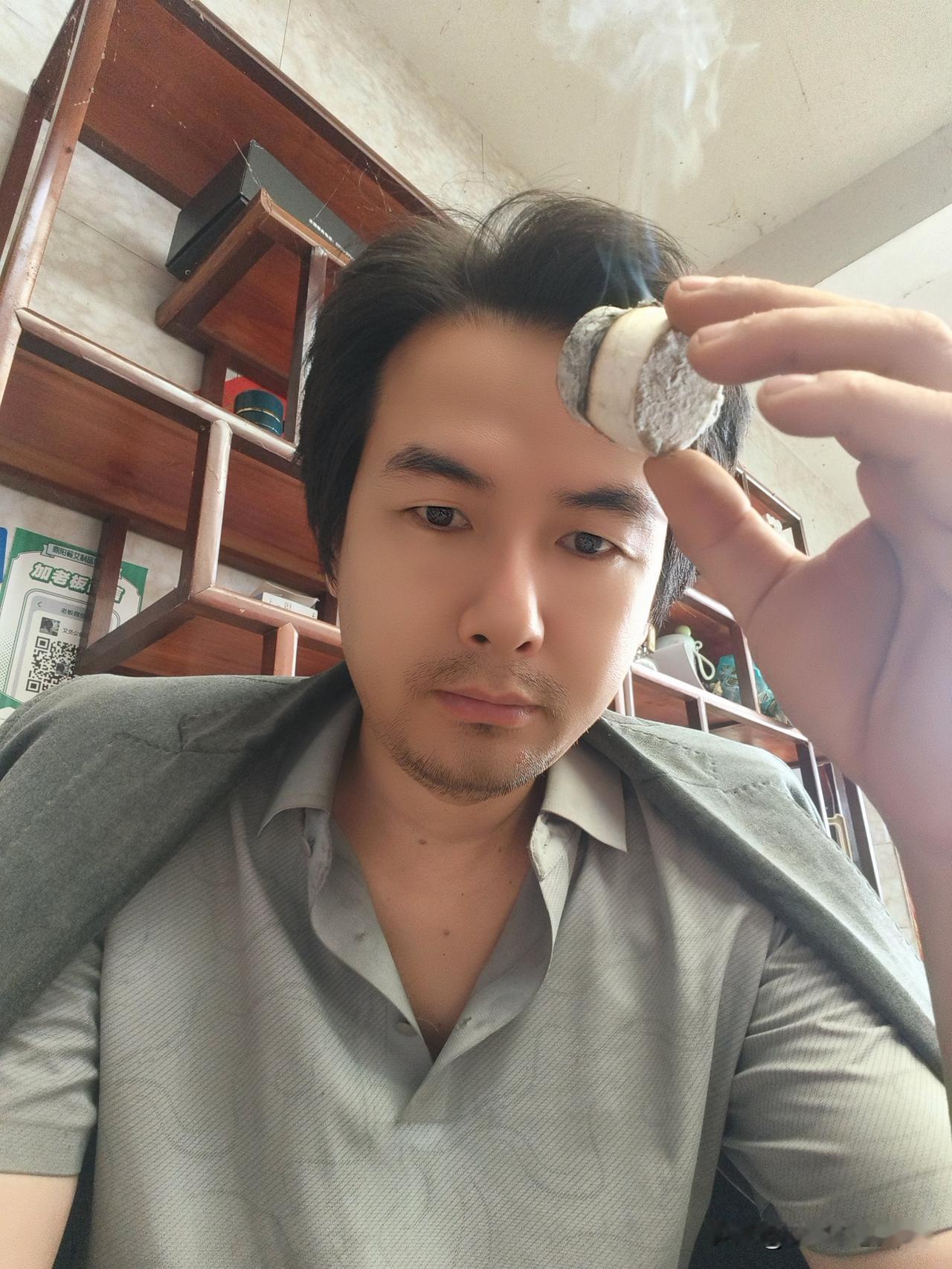 你愿意让艾灸帮助你减轻病痛吗?我这已经成为生活中的习惯了！
当我身体有个小毛病的