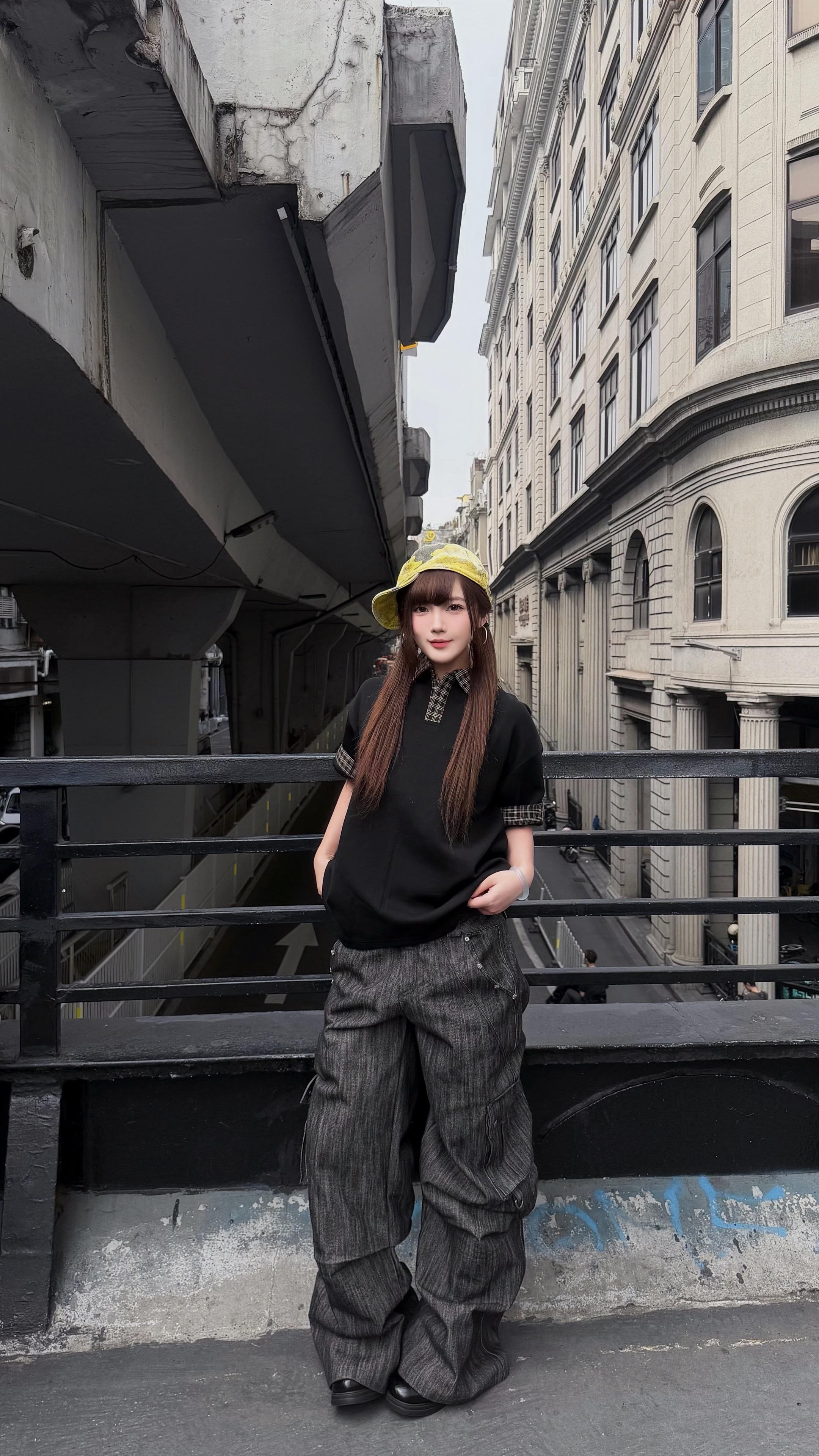 我不是在等雨停 而是在风雨中摆造型