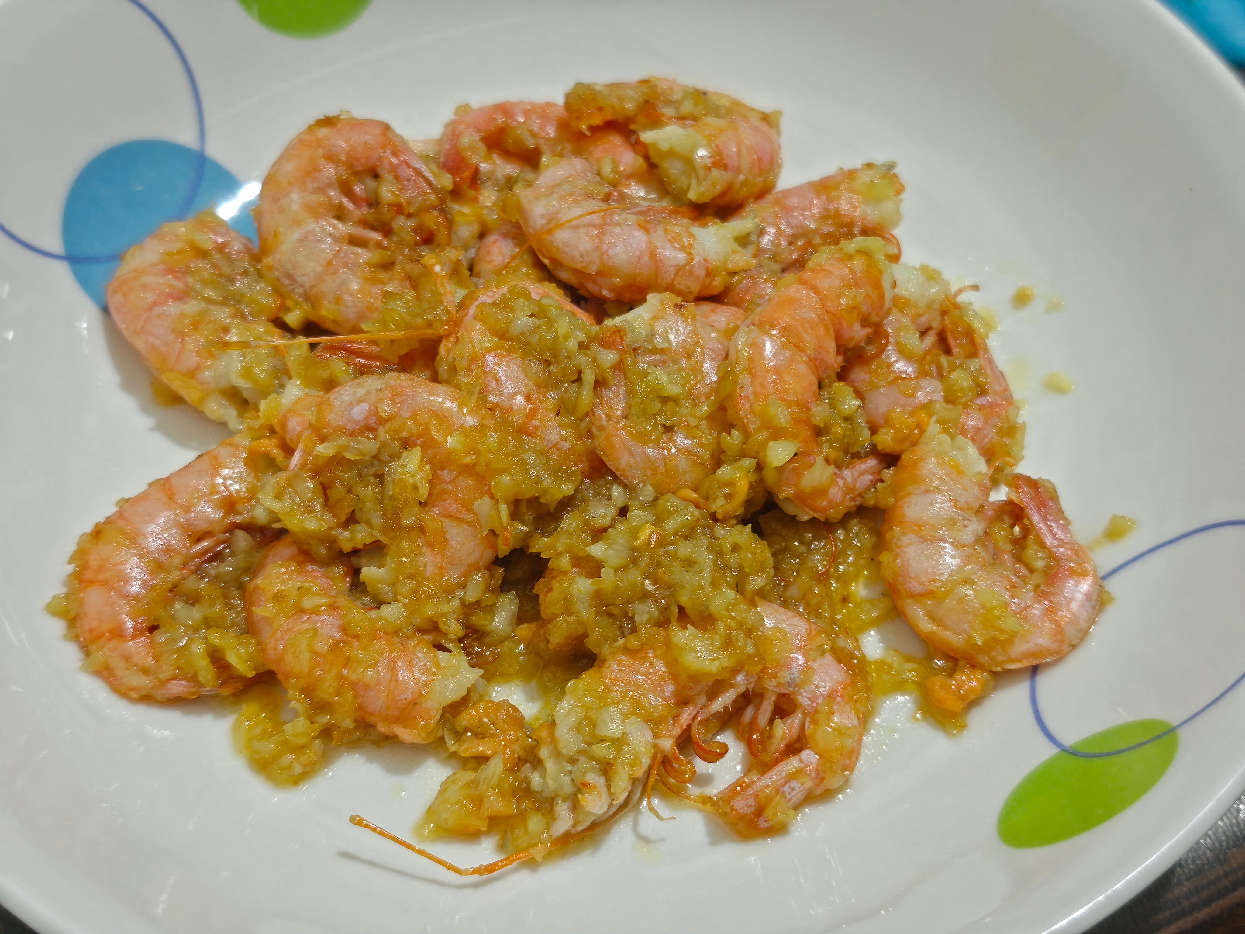 3月春季时令美味之舟山红虾野生船冻。适合白灼，清蒸，蒜蓉，醪糟烧舟山红虾。我做了