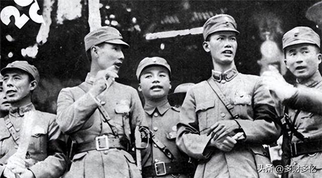 1927年南昌起义，这名副军长带走五千精兵投敌，周总理心都在滴血，二十年后他官至