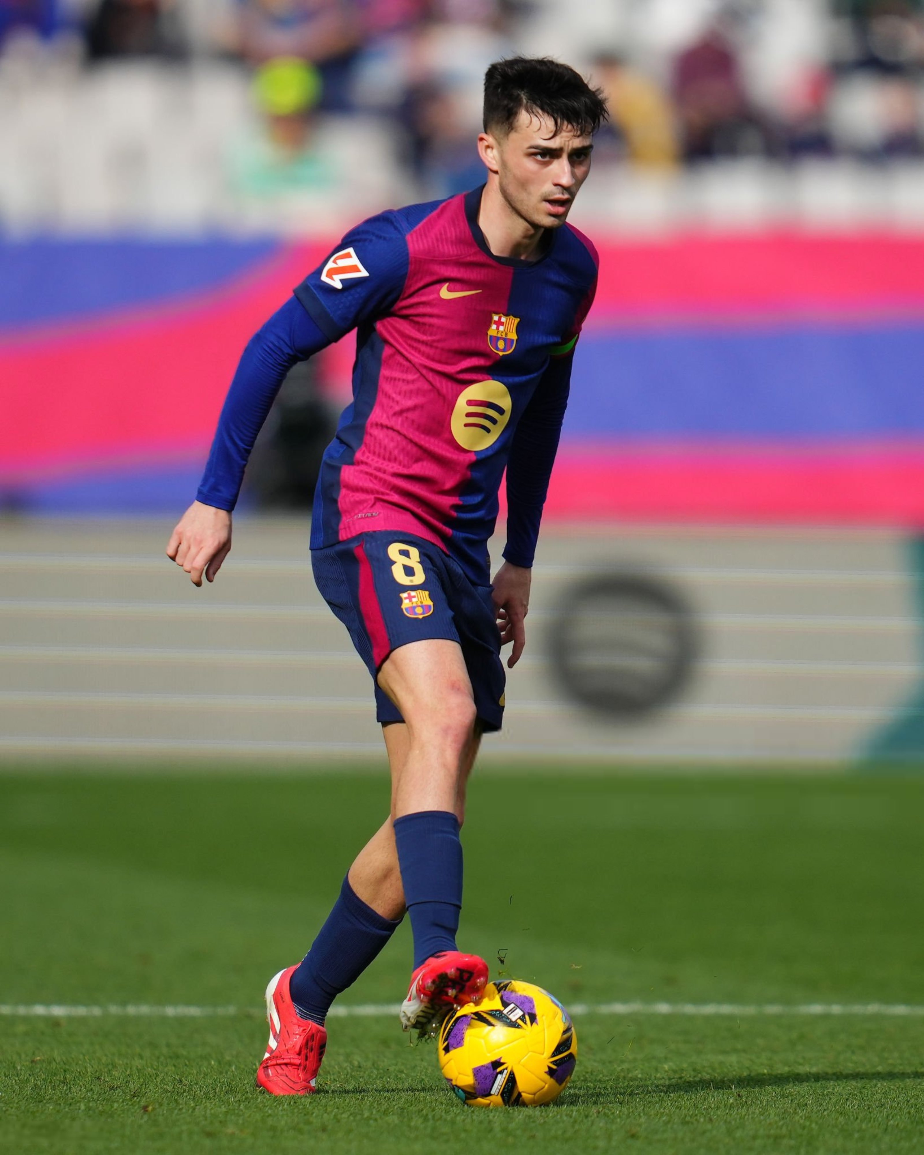 佩德里今天前往甘伯城训练，复出在即预计对阵阿拉维斯将出战15分钟。切尔西3比0巴