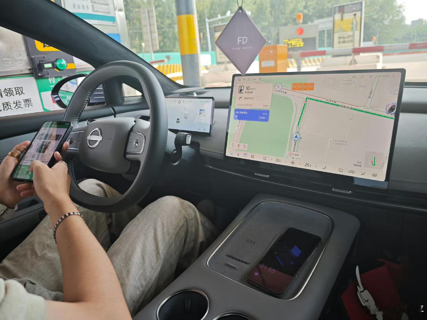 自从老然子提了N7  只要坐他车就得跟我显摆功能 不知道的以为他对象叫小尼呢  