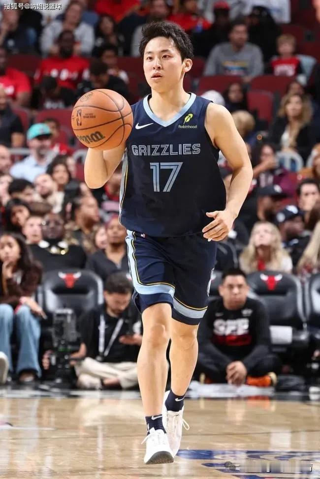 时隔多年，NBA现亚洲德比！今日灰熊主场对阵篮网，在比赛的最后一分钟，篮网大比分