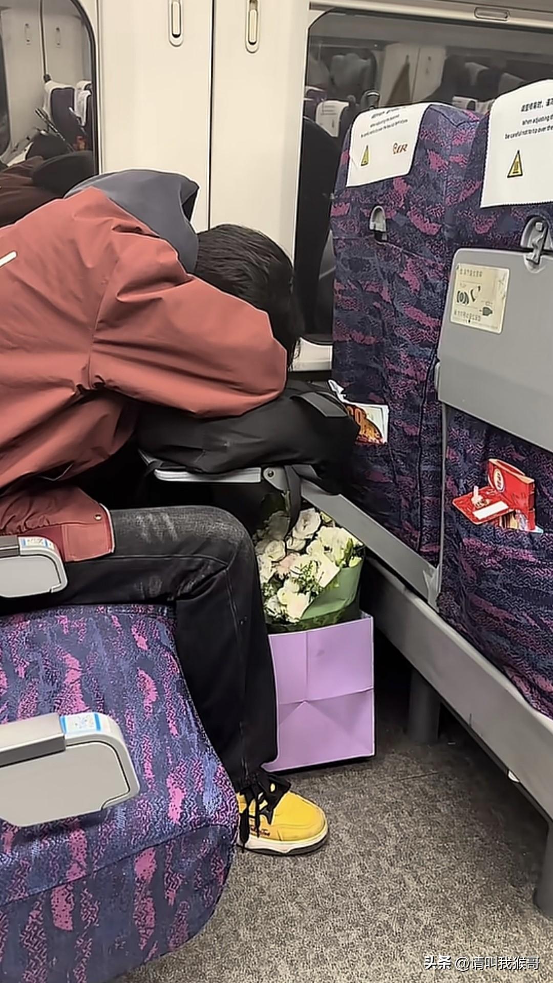 请三八节那天收到这束花的女孩子，好好对待这个男孩子……