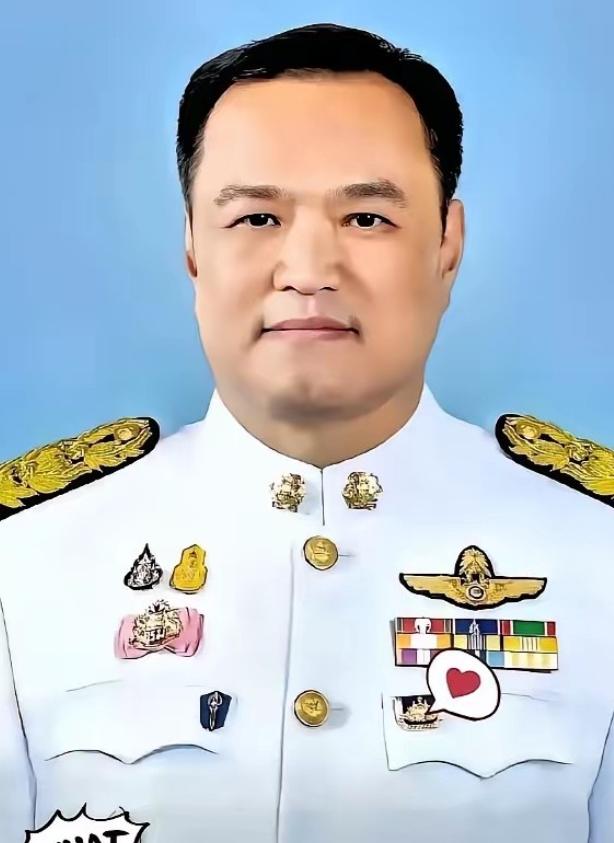 刚刚再次出任泰国总理的阿努廷，很快就用一个动作引爆舆论：他宣布把自己的座驾从劳斯