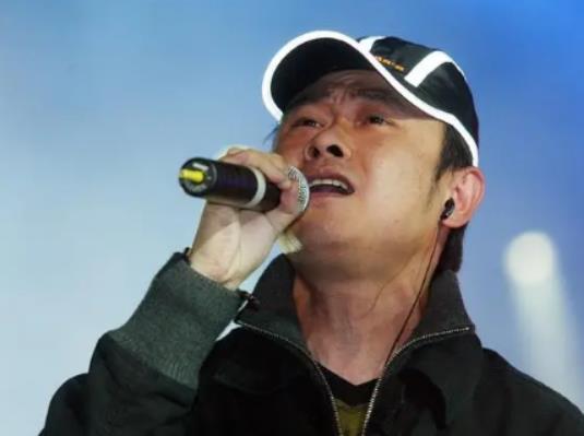 如果说刀郎的歌是口水歌，那请问如今的歌坛有谁能够写出这么多脍炙人口的歌曲？词曲唱