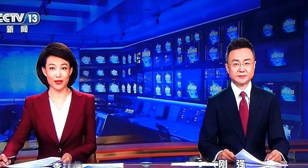 别再盯着李梓萌的口误了，那不是她的真实水平。

有人拿她念错“哈萨克斯坦”、“劳