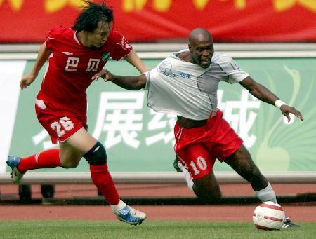 余顺平与武汉伯乐的“官司”了犹未了，余顺平2002年2月还呆在武汉家中独自训练。