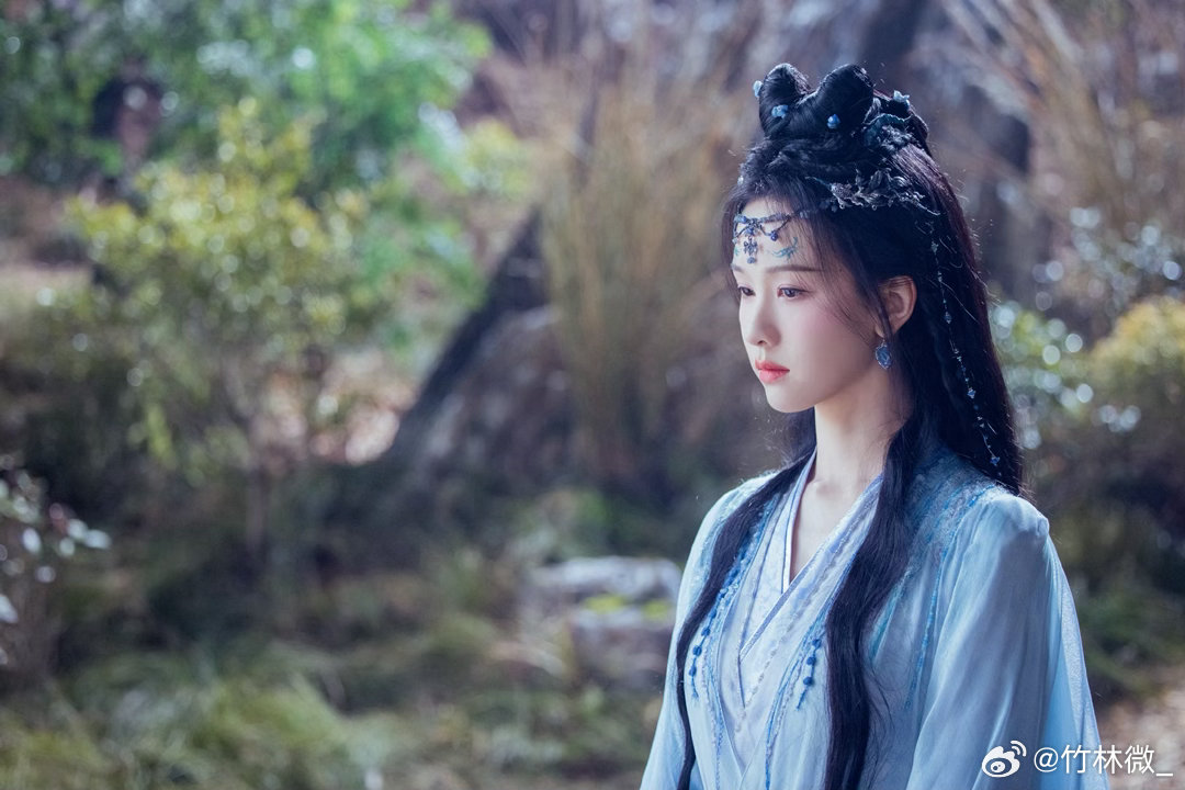 陈都灵当背景板也在戏里陈都灵当背景板也绝不ooc陈都灵太有觉悟了，就算当背景板也