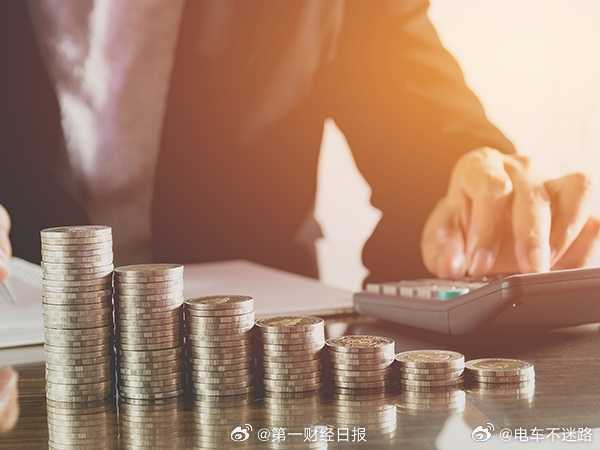 中信银行人均薪酬60万人均？？怕不是某位大咖年薪千亿吧... 