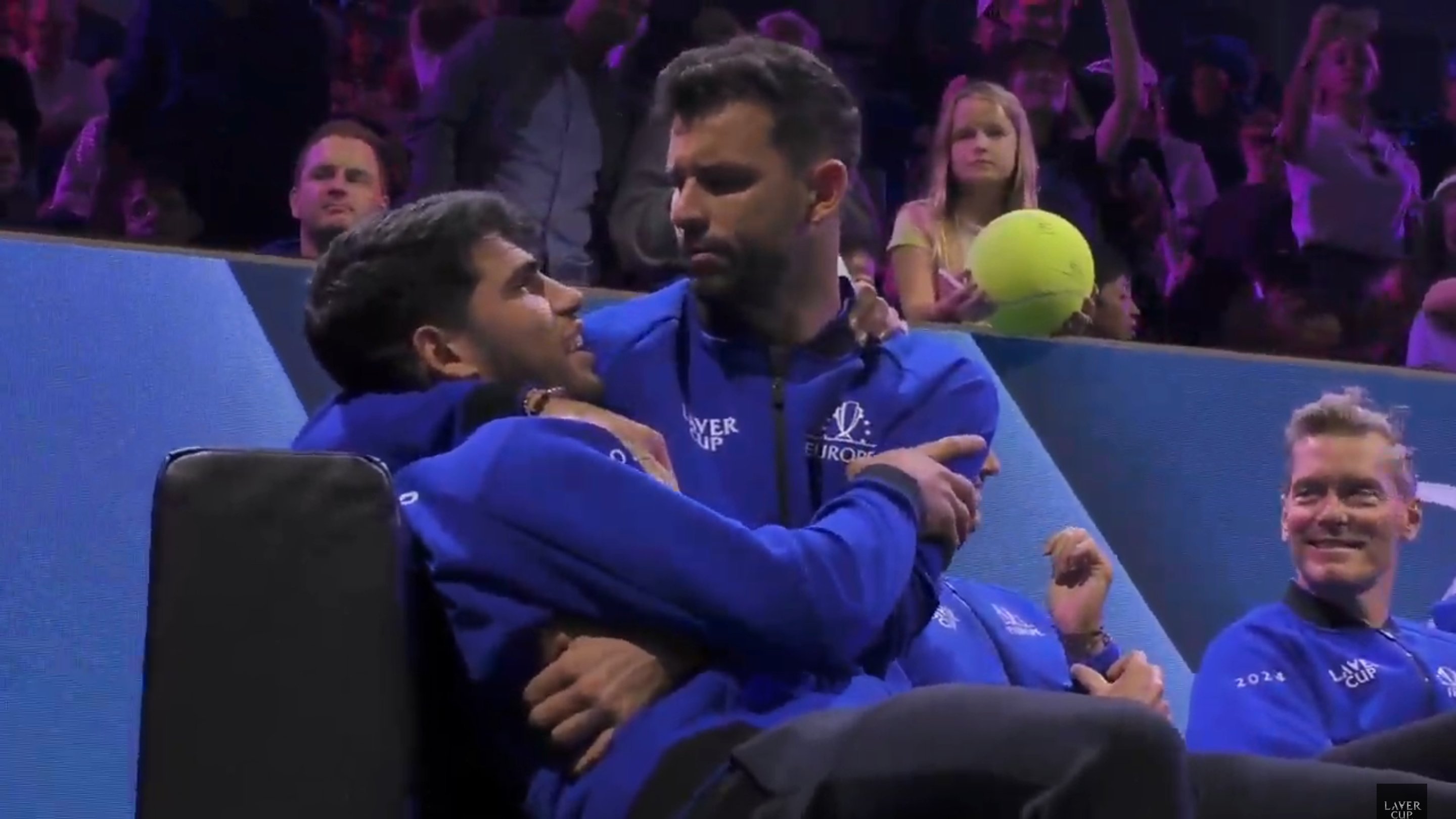 尽管费德勒和纳达尔没有在队里，但Laver Cup还是那个熟悉的Lover Cu