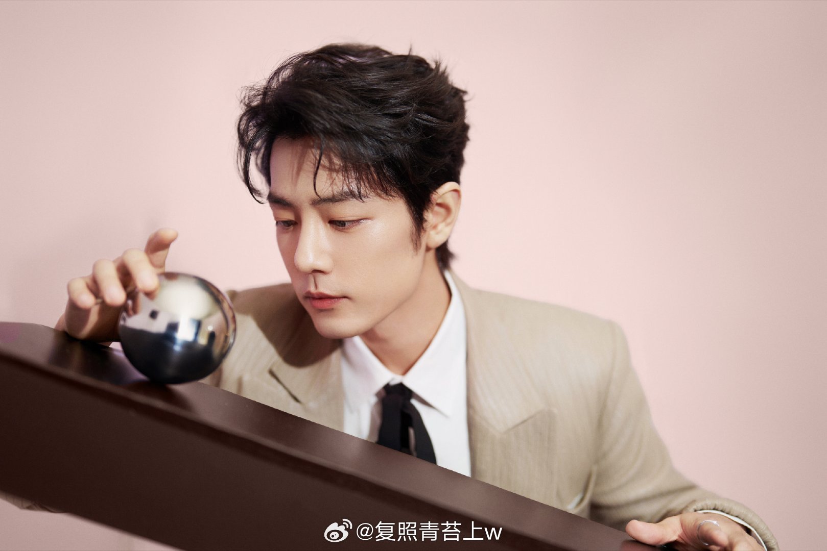 肖战红毯等马都让一让 肖战来了我的藏海大人来了 