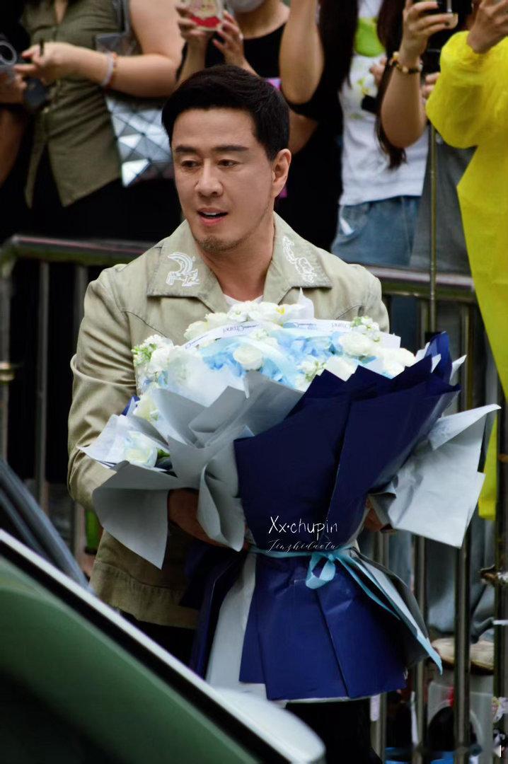 歌手排名杨坤补位歌手舞台太让人动容✨7年冠军再归来，带着数月准备的作品全力以赴，
