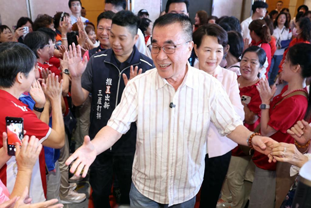 就在今天，国民党新北市长参选人李四川民调输了！根据“年代”民调中心28日公布的数