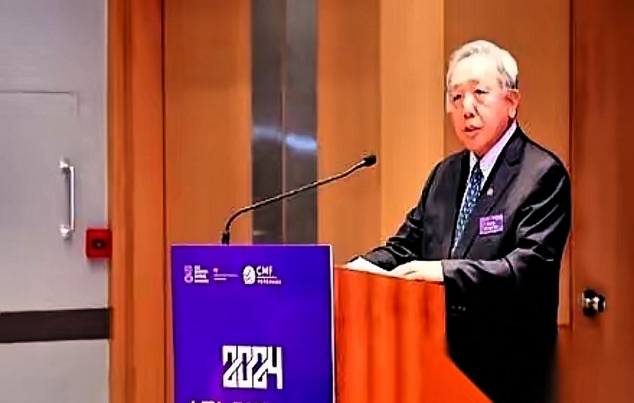 吴晓求教授这话算把藏在大家心里的憋屈说透了：老百姓取自己的钱，跟银行有啥好掰扯的