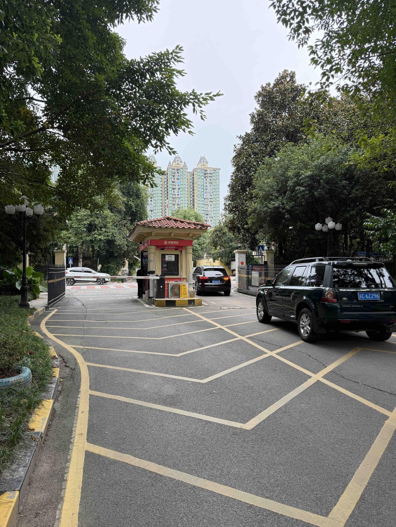 看着重庆恒大金碧天下七大中心荒废心痛难忍

很久没有来过重庆江津双福的恒大金碧天
